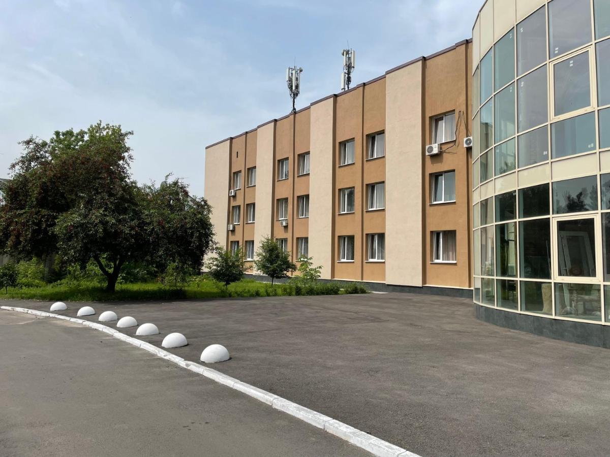 Dinamo Hotel Carcóvia Exterior foto